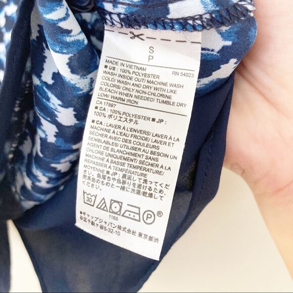 Banana Republic Blue Printed Short Sleeve Blouse - Picture 3 of 6